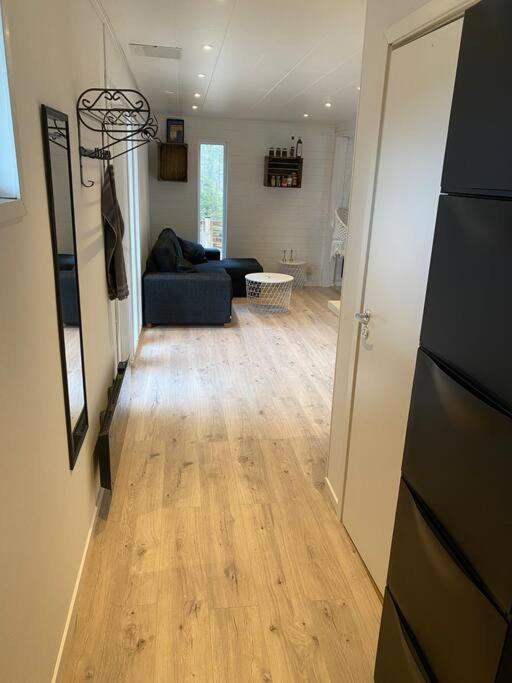 Stuga Pa Oe / Naerhet Till Vatten Mariestad Exterior foto