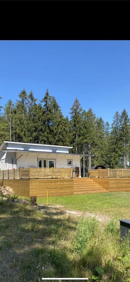Stuga Pa Oe / Naerhet Till Vatten Mariestad Exterior foto
